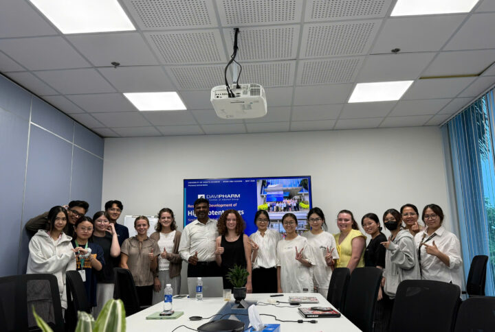 R&D workshop for interns at Davipharm